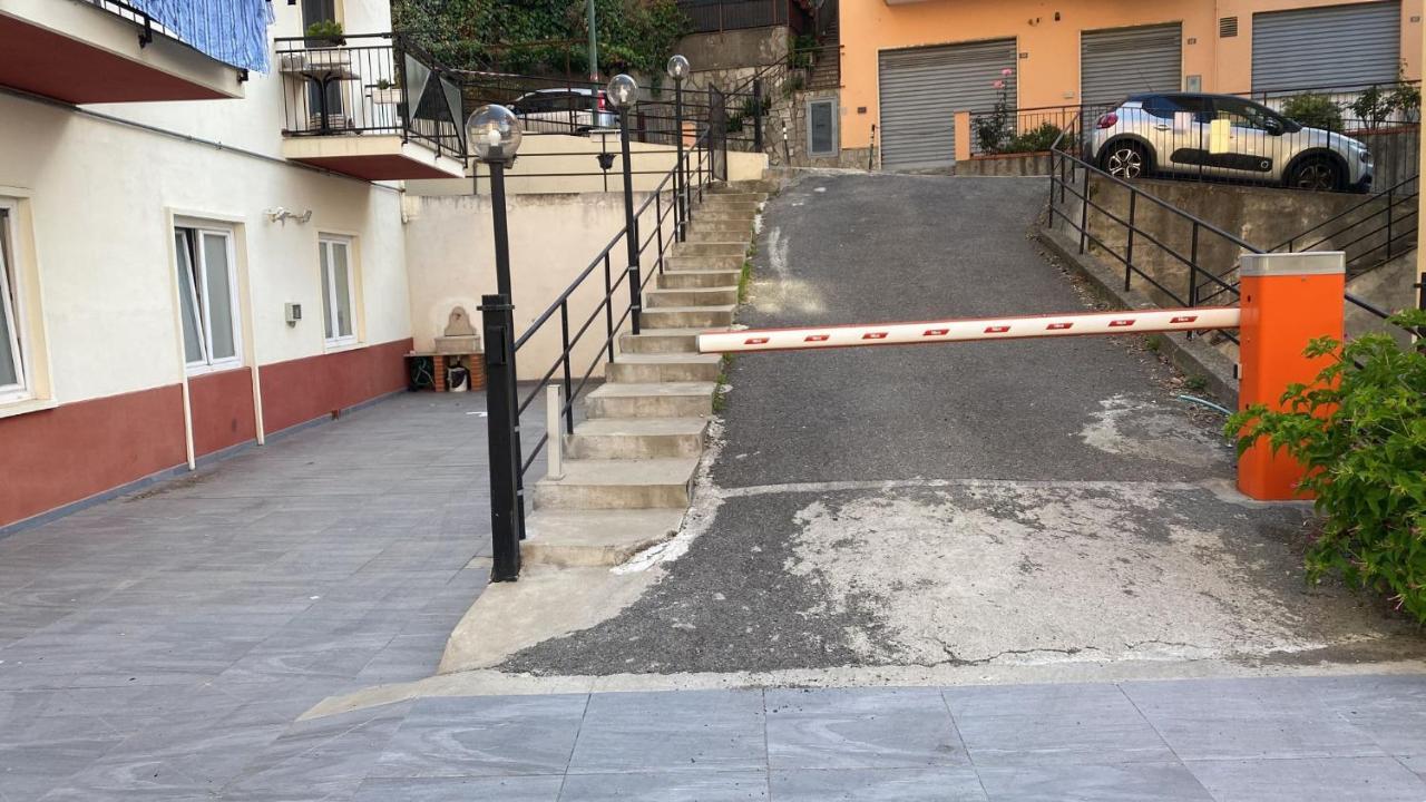 Grande Bilocale Con Giardino E Posto Auto Privato Comodo Al Mare Varraze Exterior foto
